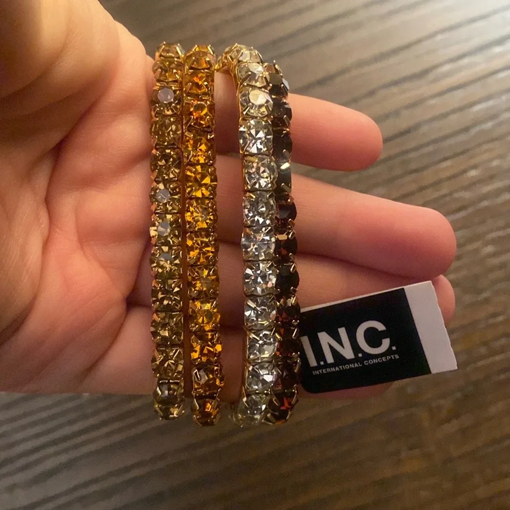 NEW INC International Concepts stretch bracelet